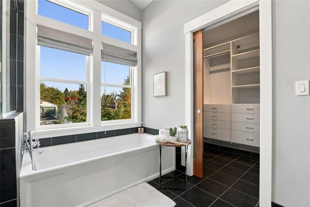 8423 40th Avenue SW, Seattle, WA 98136