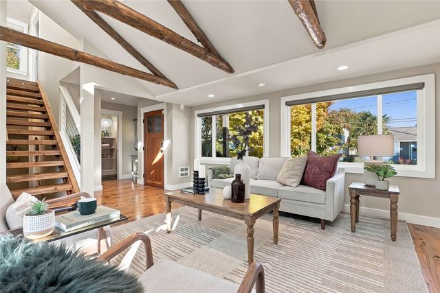 8423 40th Avenue SW, Seattle, WA 98136