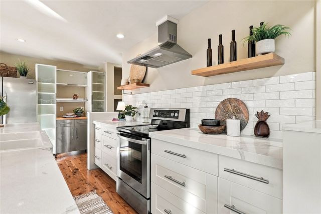 8423 40th Avenue SW, Seattle, WA 98136