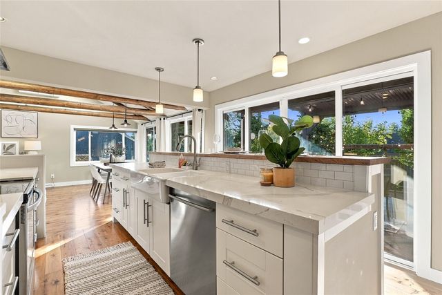 8423 40th Avenue SW, Seattle, WA 98136