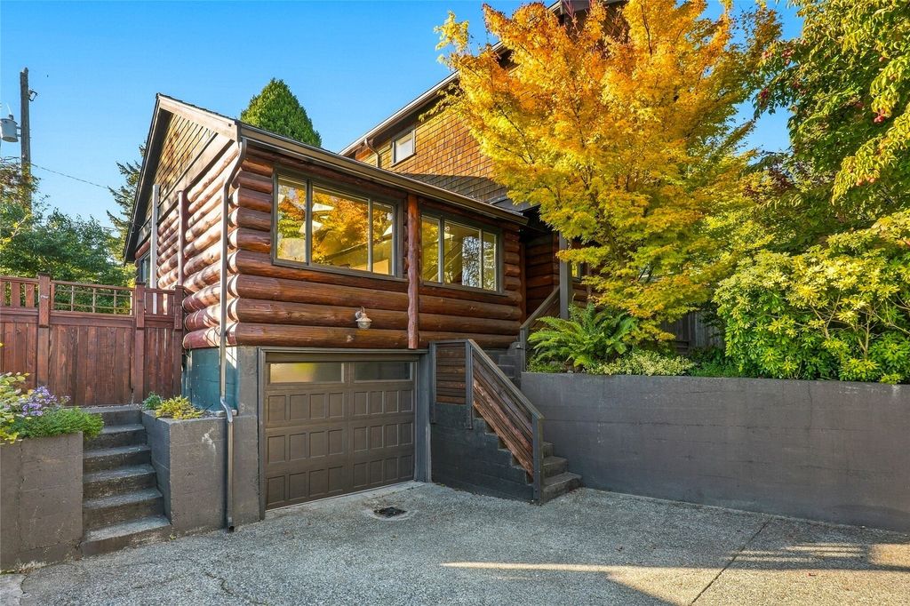 8423 40th Avenue SW, Seattle, WA 98136