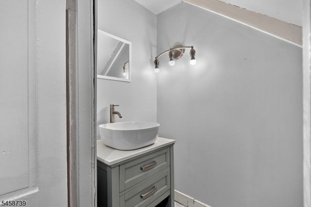 512 N Main St, Greenwich Twp., NJ 08886