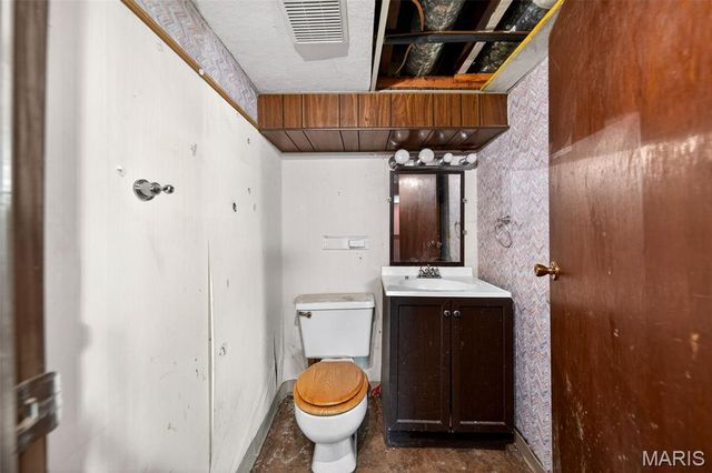 5947 Summit Place, St Louis, MO 63147