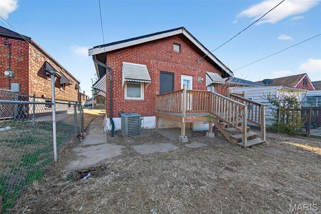 5947 Summit Place, St Louis, MO 63147