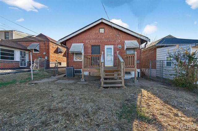 5947 Summit Place, St Louis, MO 63147