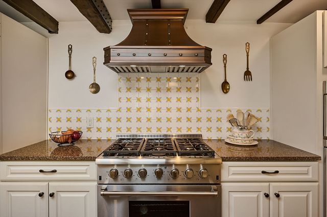 179 South St, Northampton, MA 01060