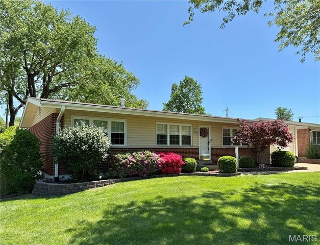 1330 Spring Valley Drive, Florissant, MO 63033
