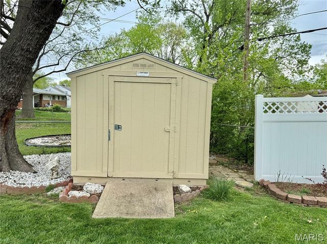 1330 Spring Valley Drive, Florissant, MO 63033