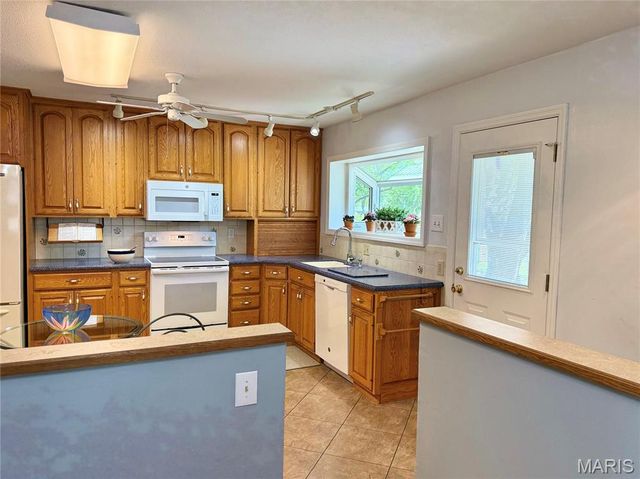1330 Spring Valley Drive, Florissant, MO 63033