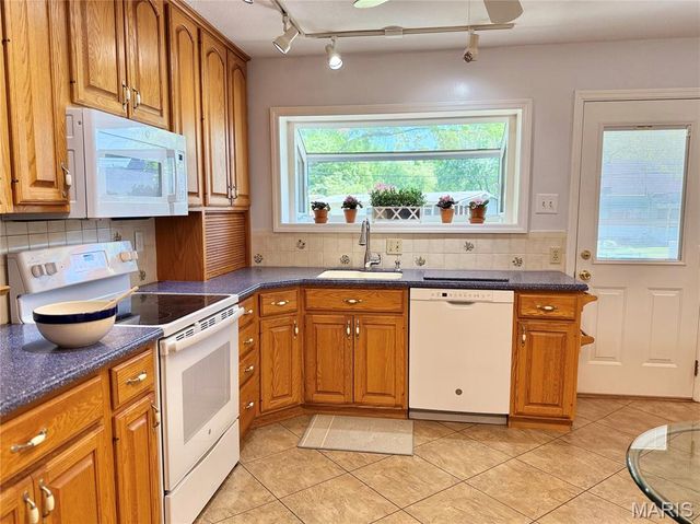 1330 Spring Valley Drive, Florissant, MO 63033
