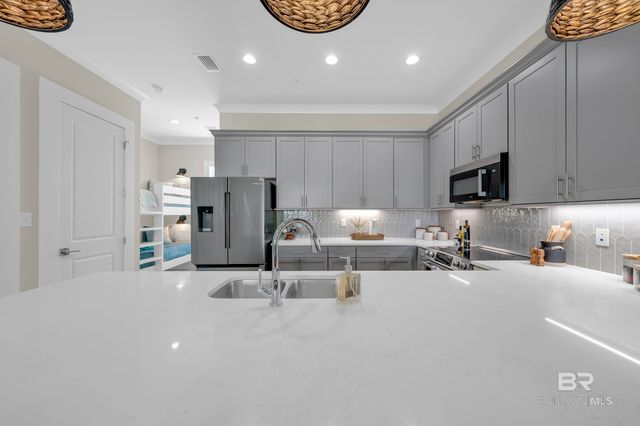 951 W Lagoon Avenue A, Gulf Shores, AL 36542