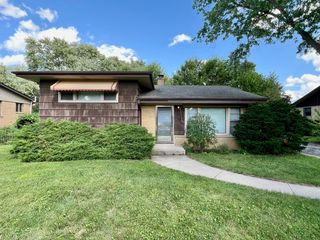 12513 S McVickers Avenue, Palos Heights, IL 60463
