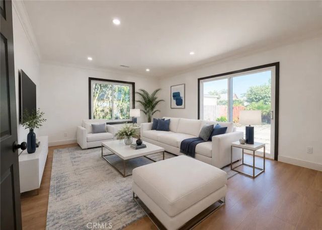 6316 8th Avenue, Los Angeles, CA 90043