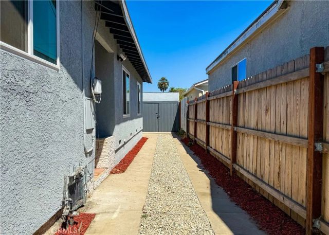 6316 8th Avenue, Los Angeles, CA 90043