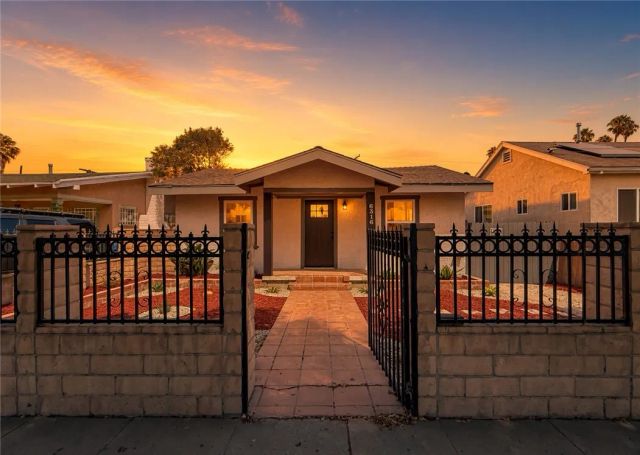 6316 8th Avenue, Los Angeles, CA 90043