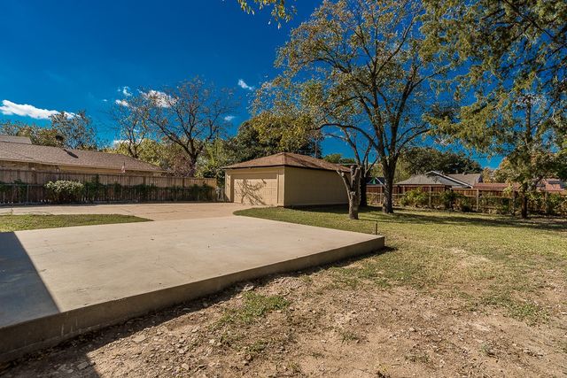 1835 Cedar Crest Boulevard, Dallas, TX 75203