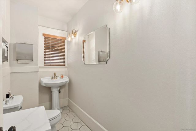 106 Thorn St, San Diego, CA 92103
