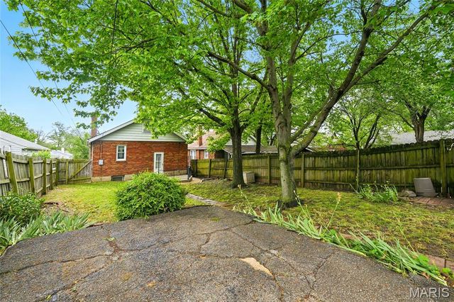 1457 Sproule Avenue, St Louis, MO 63139