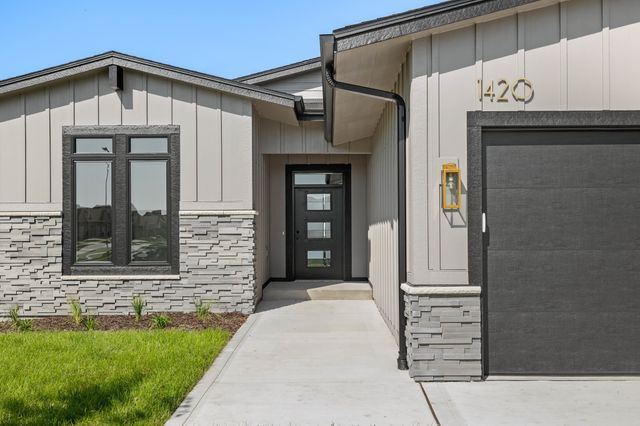 1420 NW Alderleaf Drive, Waukee, IA 50263