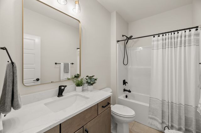 1420 NW Alderleaf Drive, Waukee, IA 50263
