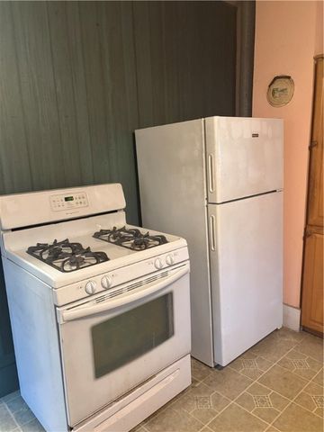 15 AIRPORT Road, Coventry, RI 02816