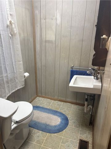 15 AIRPORT Road, Coventry, RI 02816