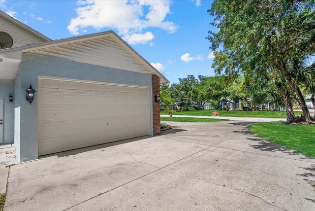 8805 CROSSWOOD COURT, Riverview, FL 33578