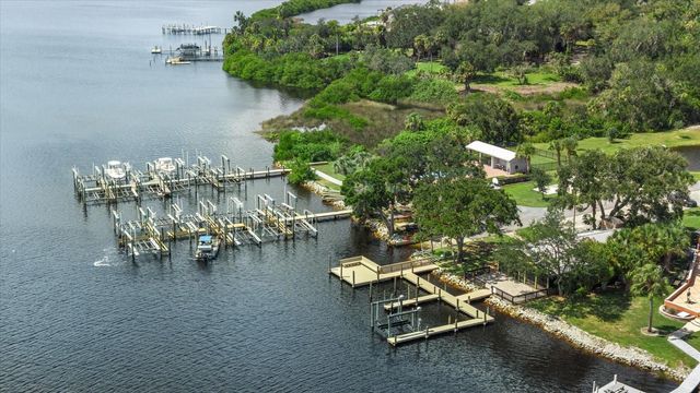 8805 CROSSWOOD COURT, Riverview, FL 33578