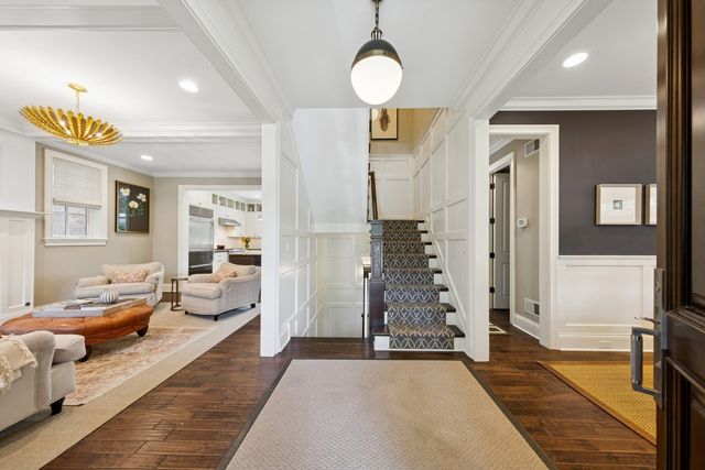 2039 W BERTEAU Avenue, Chicago, IL 60618