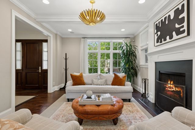 2039 W BERTEAU Avenue, Chicago, IL 60618