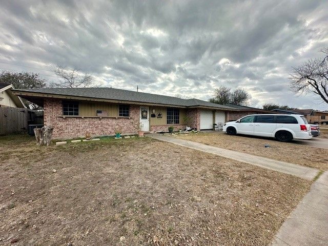 2015 Louisiana St, Kingsville, TX 78363