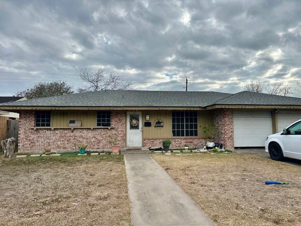 2015 Louisiana St, Kingsville, TX 78363