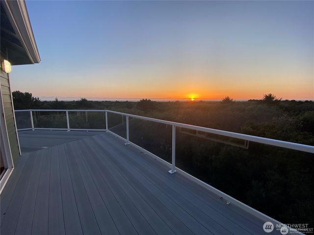 189 S Sand Dune Avenue SW, Ocean Shores, WA 98569