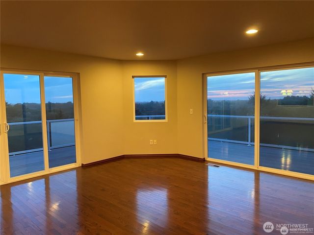 189 S Sand Dune Avenue SW, Ocean Shores, WA 98569