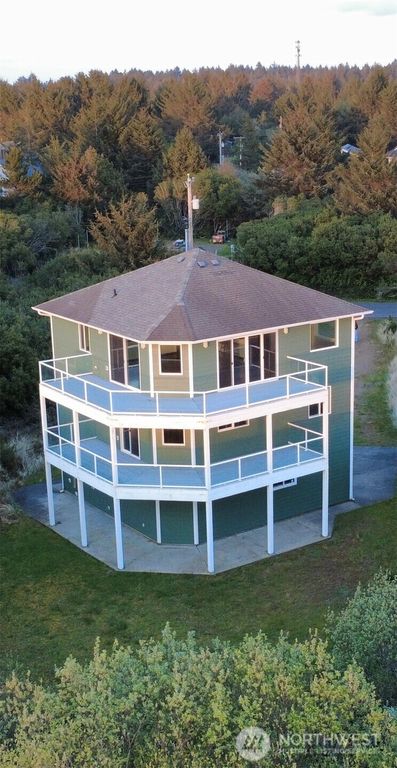 189 S Sand Dune Avenue SW, Ocean Shores, WA 98569