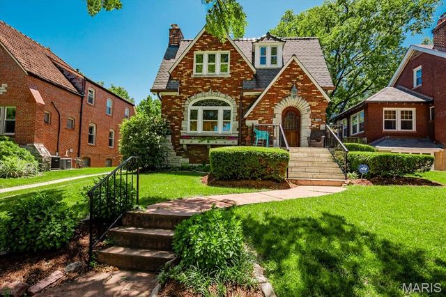 7330 Stanford Avenue, St Louis, MO 63130