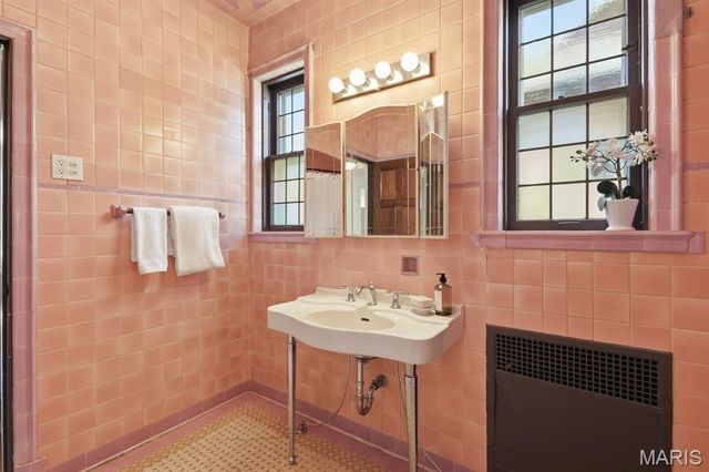 7330 Stanford Avenue, St Louis, MO 63130