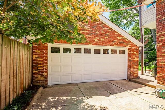 7330 Stanford Avenue, St Louis, MO 63130