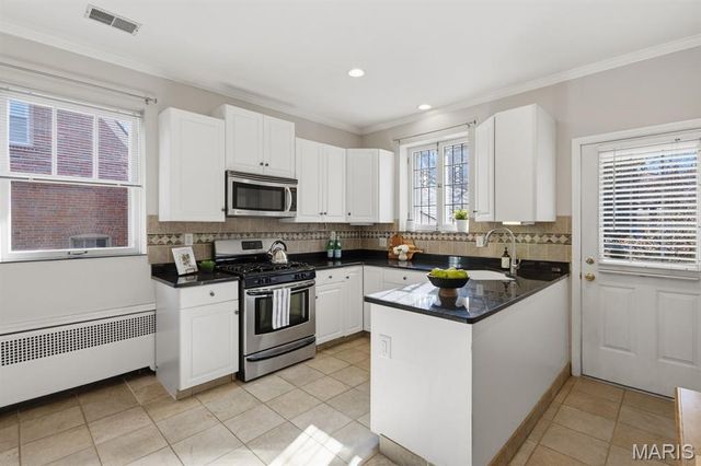 7330 Stanford Avenue, St Louis, MO 63130