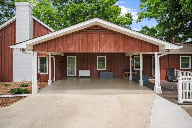 1364 Country Club Rd, Sparta, TN 38583