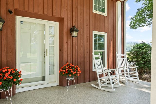 1364 Country Club Rd, Sparta, TN 38583