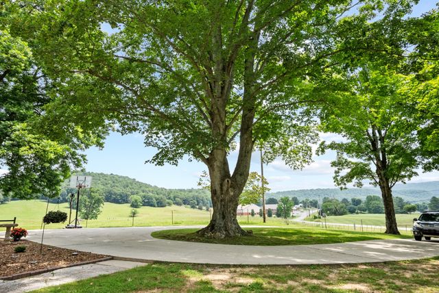 1364 Country Club Rd, Sparta, TN 38583