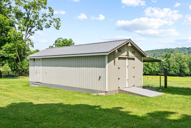 1364 Country Club Rd, Sparta, TN 38583