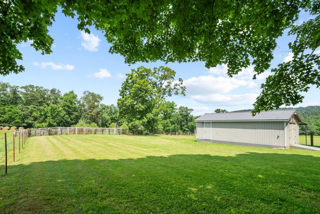 1364 Country Club Rd, Sparta, TN 38583