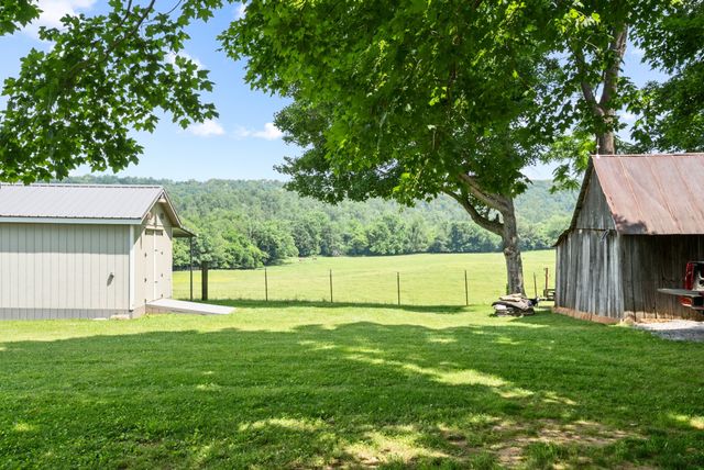 1364 Country Club Rd, Sparta, TN 38583