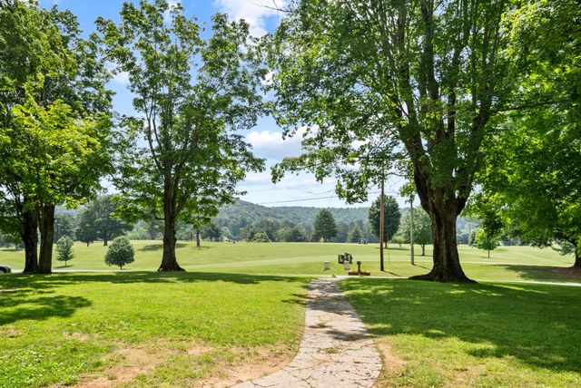 1364 Country Club Rd, Sparta, TN 38583