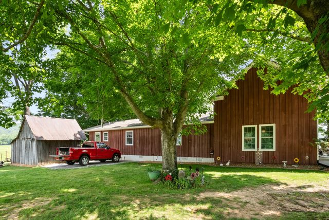 1364 Country Club Rd, Sparta, TN 38583