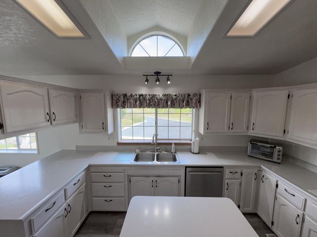 38075 Willowood Lane, Yokuts Valley, CA 93675
