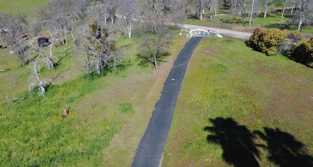 38075 Willowood Lane, Yokuts Valley, CA 93675