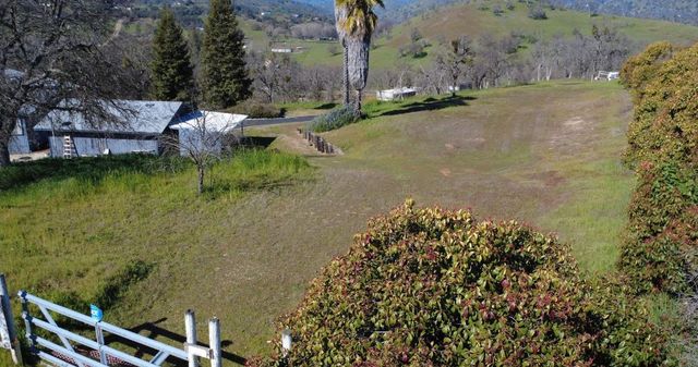 38075 Willowood Lane, Yokuts Valley, CA 93675